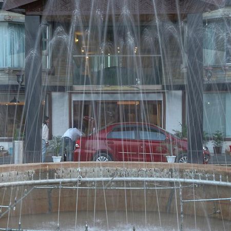 Hôtel The Chinar Srinagar Extérieur photo