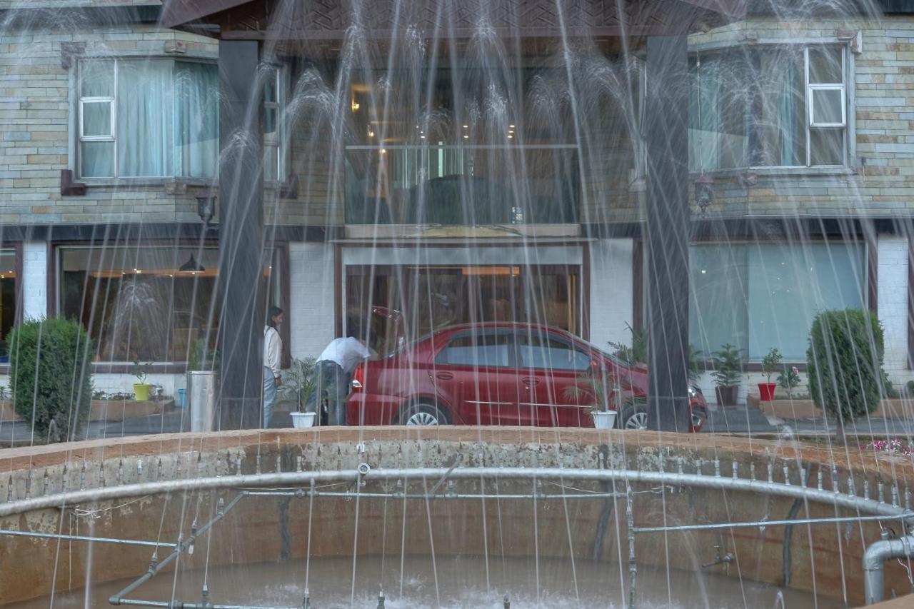 Hôtel The Chinar Srinagar Extérieur photo