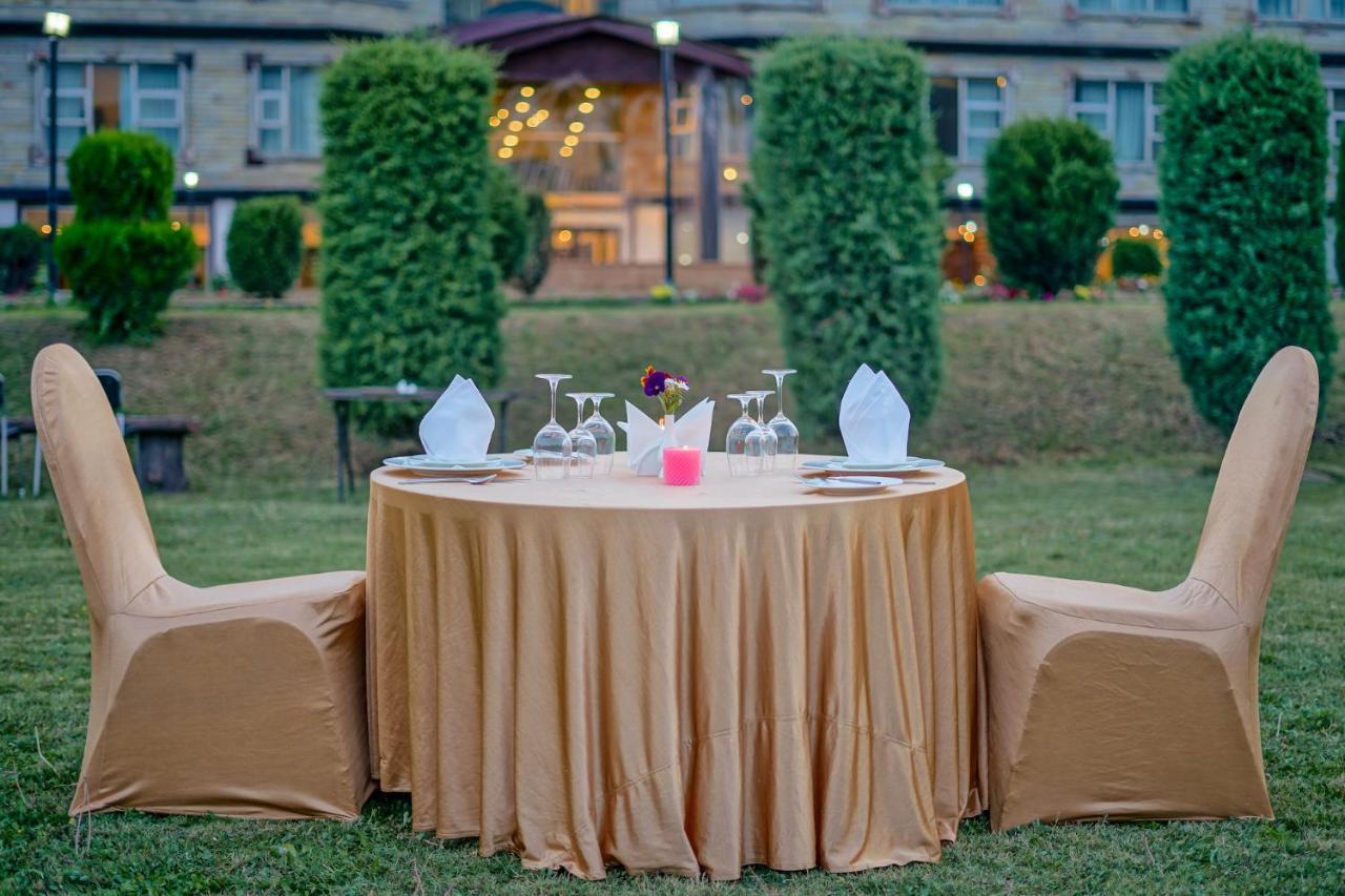 Hôtel The Chinar Srinagar Extérieur photo